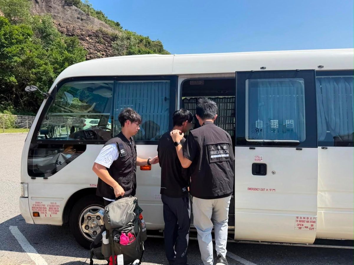 入境處與旅監局聯合行動拘兩非法導遊