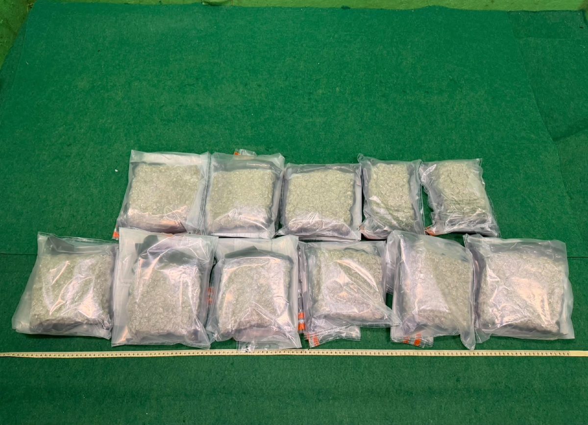 海關機場拘內地男旅客涉藏大麻花