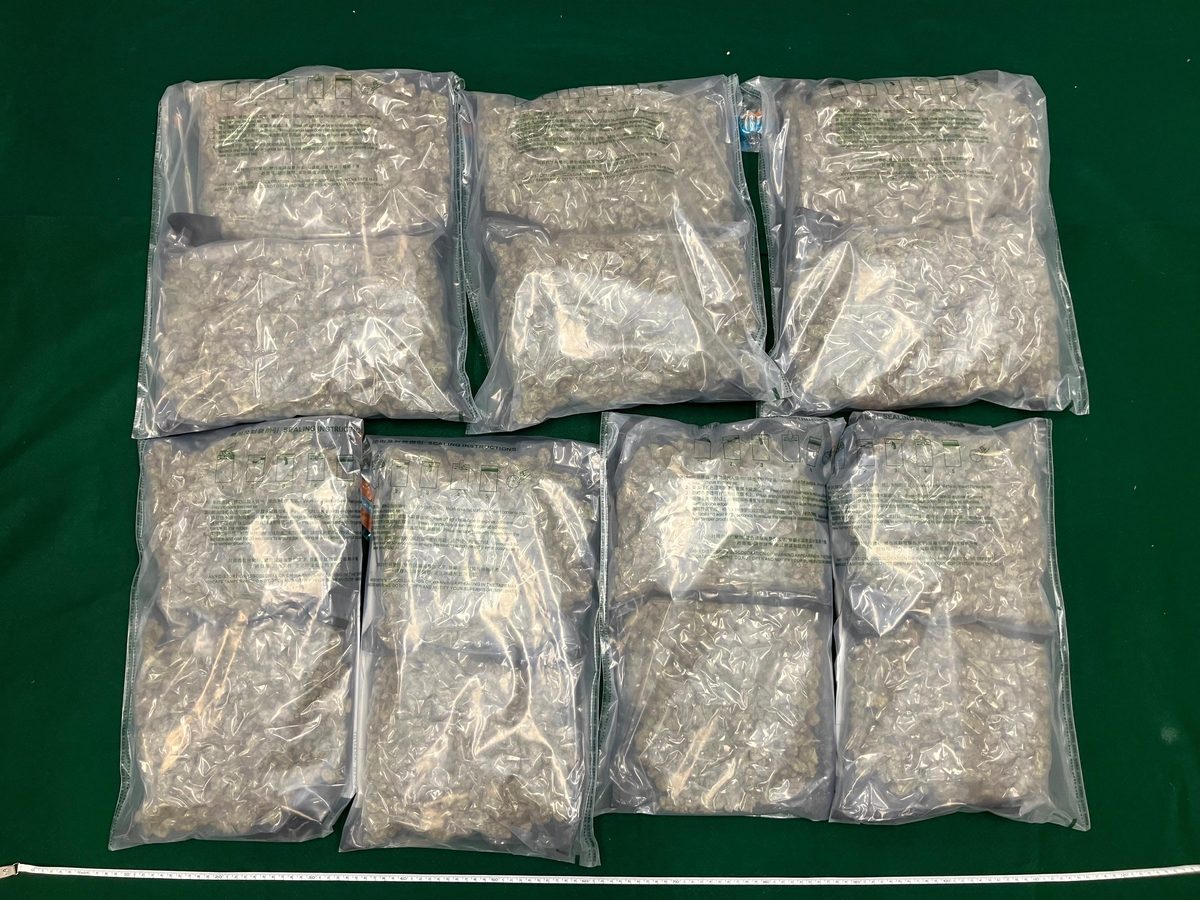 機場檢大麻花私煙 內地男旅客被捕