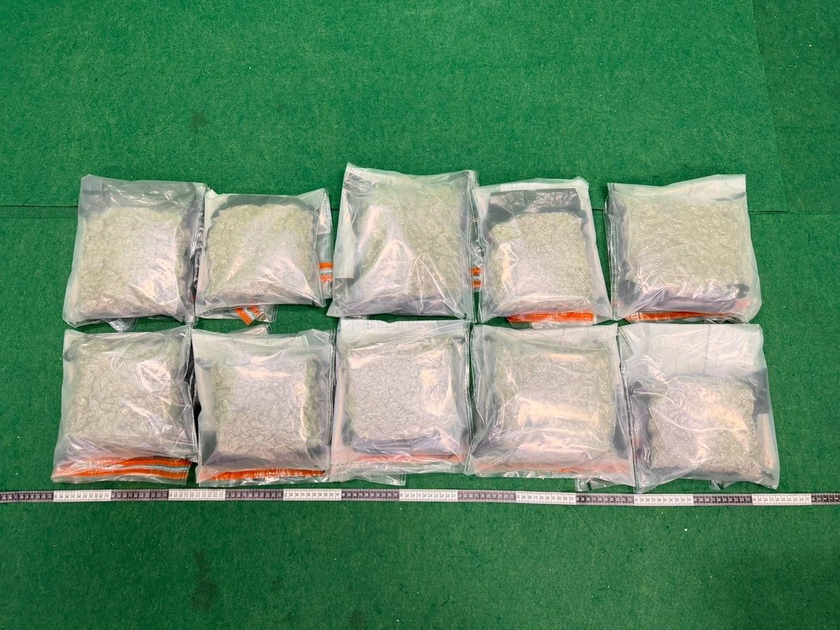 海關機場破兩宗販毒案，拘兩內地旅客