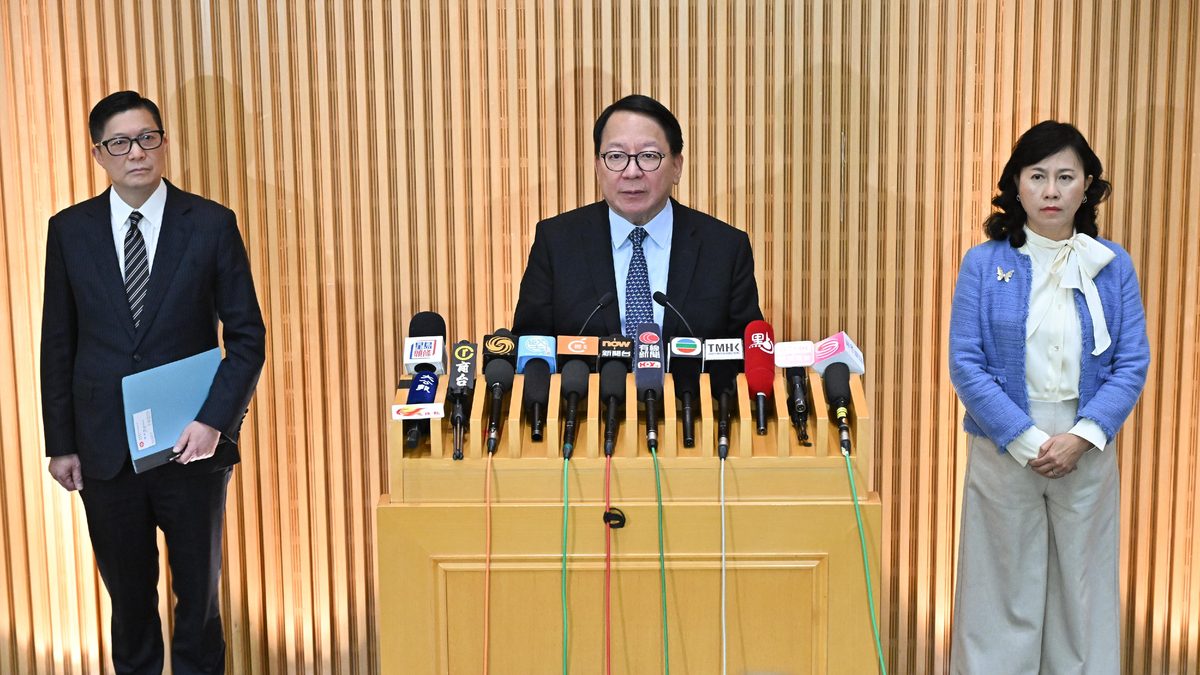 皇崗口岸擠塞 政務司司長籲旅客避開深夜時段