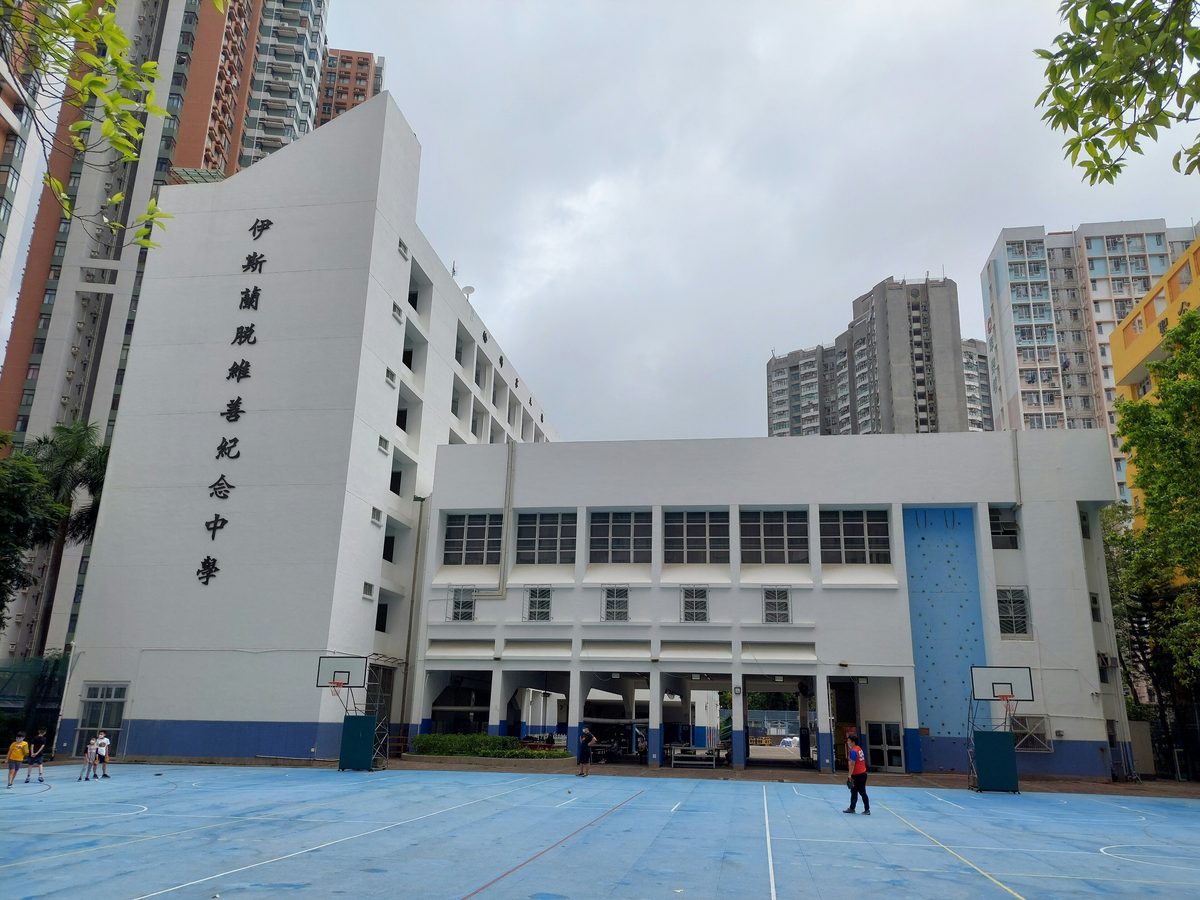 德望學校就畢業片禁廣東話致歉