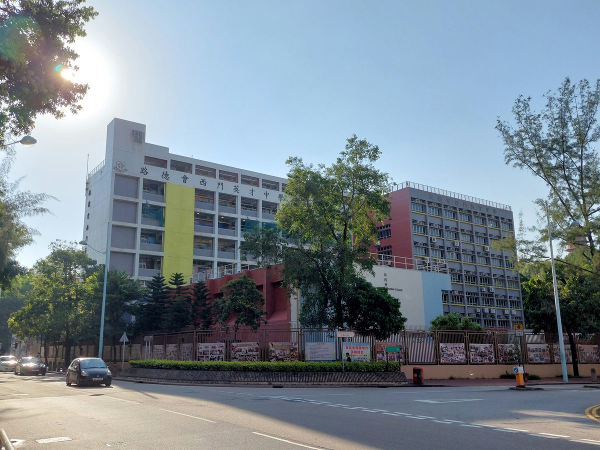 港大學生付500元高枱晚宴獲發KFC外賣