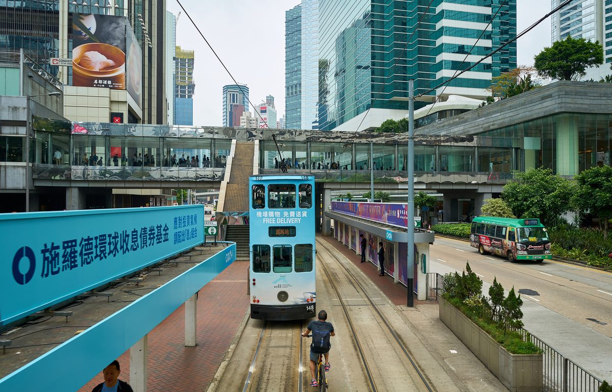 元朗單車漢載童衝紅燈 網民鬧爆
